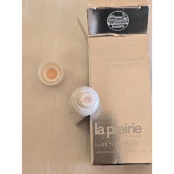 la prairie cellular radiance perfecting fluide pure gold .17 oz - Picture 4 of 4